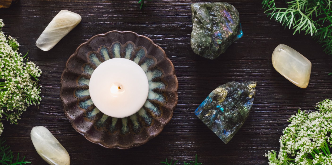 White Candle with Labradorite and Moonstone